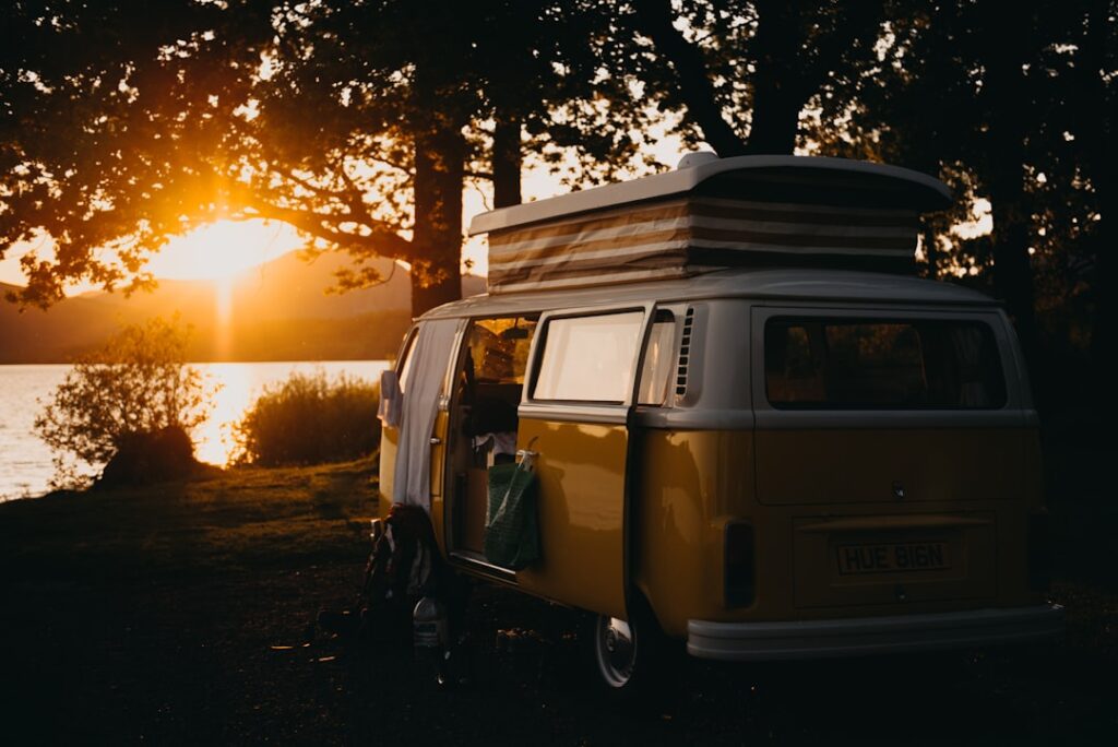 Photo dinosaur, camping tent